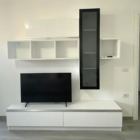 Brand New Sea View Lejlighed
